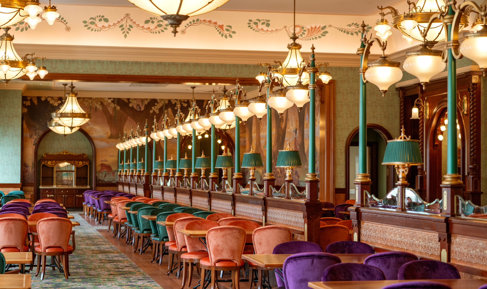 MagicBreaks DISNEY ADVENTURE WORLD carousel banner