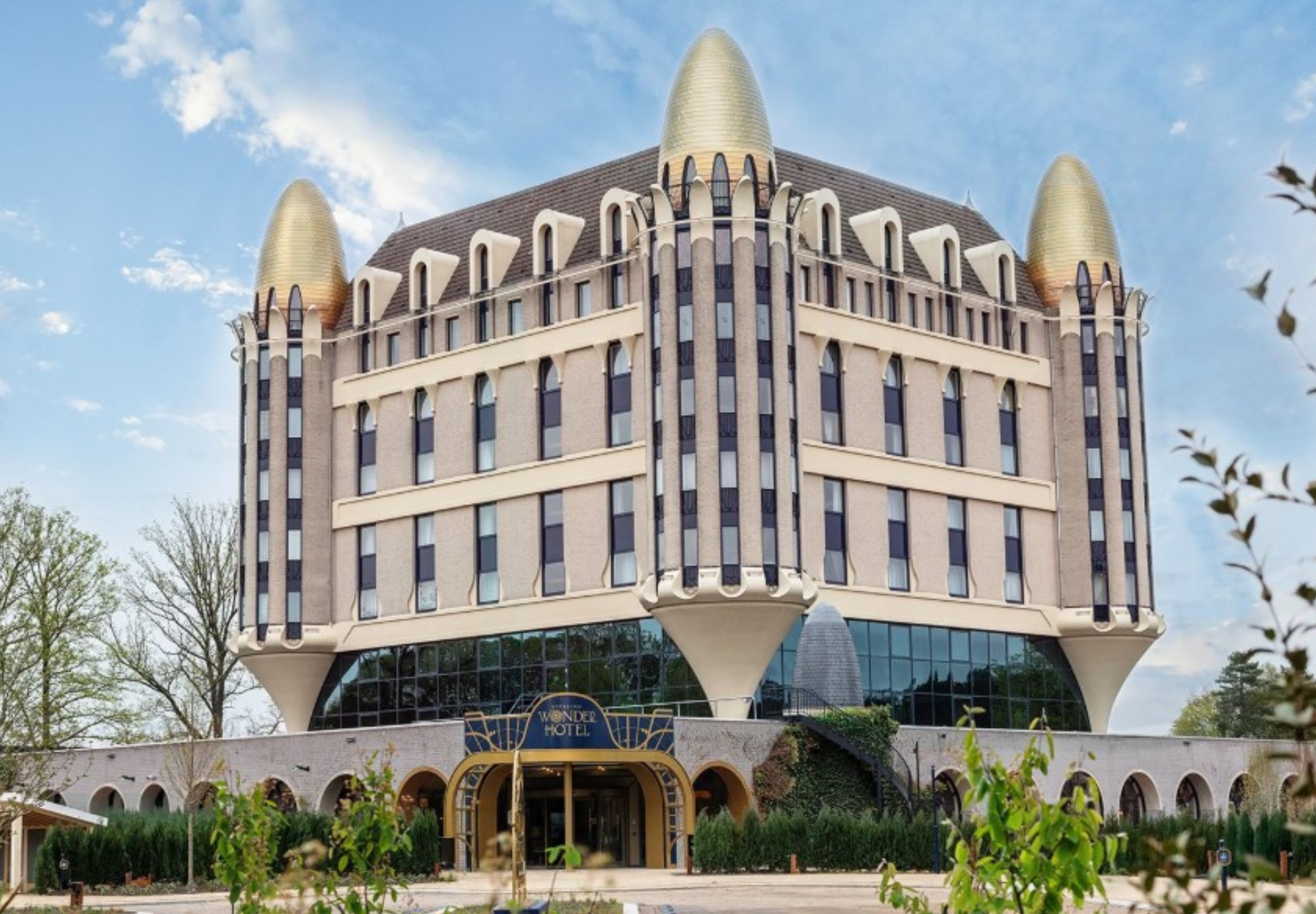 MagicBreaks EFTELING WONDER HOTEL FROM 159PP carousel banner