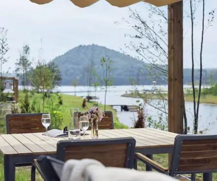 3-Bedroom VIP Lakeside Cottage