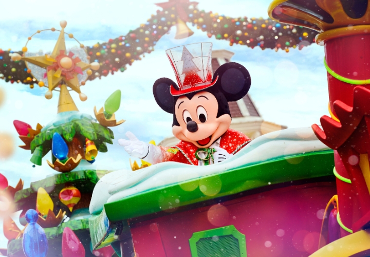 MagicBreaks Experience Disney Enchanted Christmas carousel banner