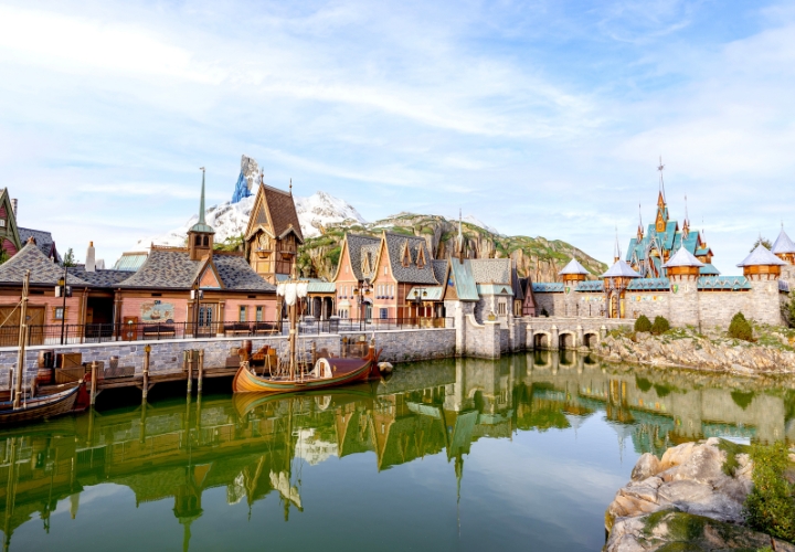 MagicBreaks World of Frozen! carousel banner