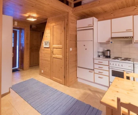 Cabin (Sleeps 4–5)