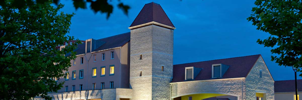 MagicBreaks Explorers Hotel carousel banner