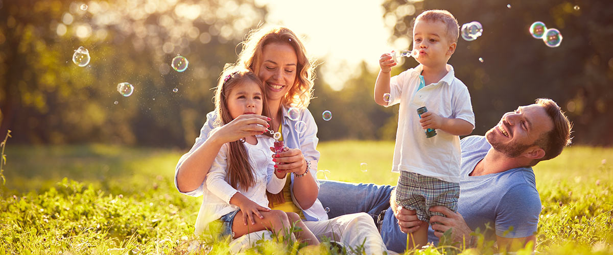 MagicBreaks Family bubbles carousel banner