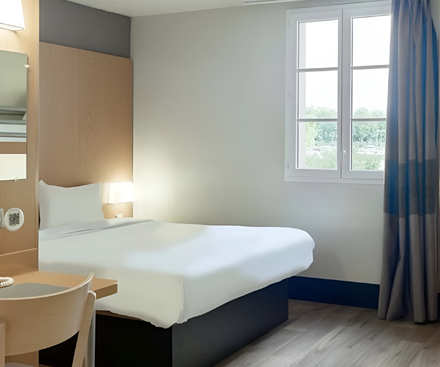 5-Person Family Room