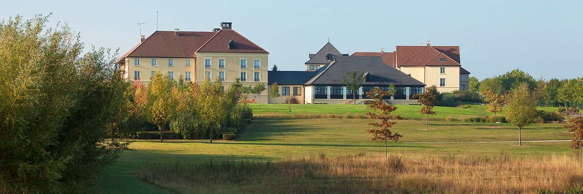 MagicBreaks Campanile Val de France carousel banner